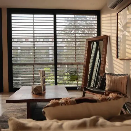 Stunning 2 Bd Ph W Private Pool Apartment